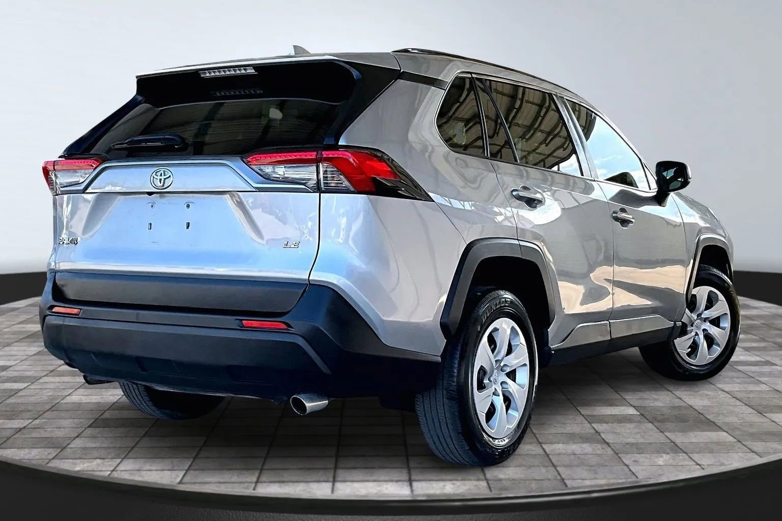 Used 2019 Toyota RAV4 LE image 6