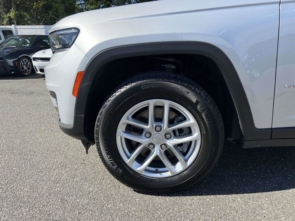 Used 2025 Jeep Grand Cherokee L Laredo image 12