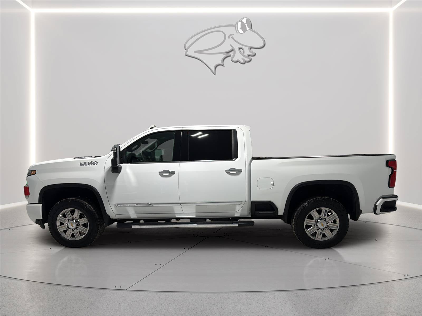 Used 2026 Chevrolet Silverado 2500 High Country w/ Technology Package AWD/4WD image 2