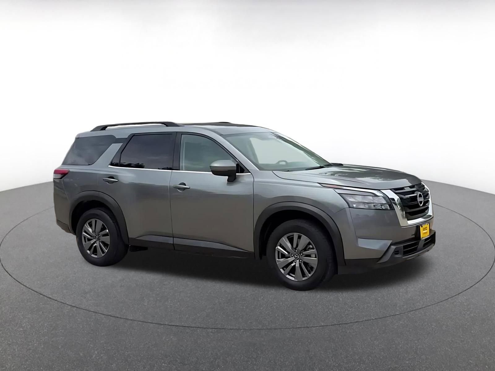 Used 2025 Nissan Pathfinder SV FWD image 2
