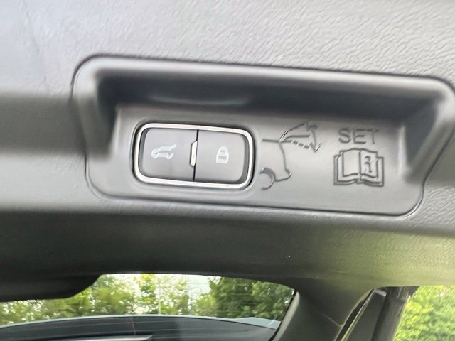 Used 2024 Ford Explorer XLT w/ Equipment Group 202A AWD/4WD image 22
