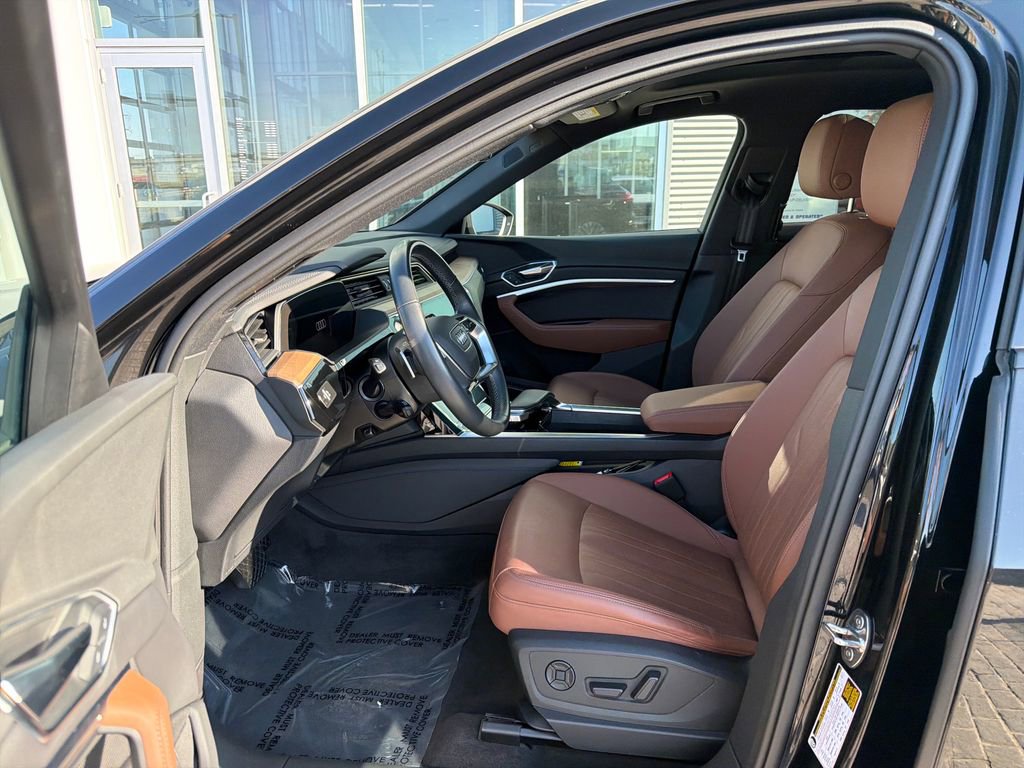 Used 2024 Audi Q8 e-tron Premium Plus AWD/4WD image 9