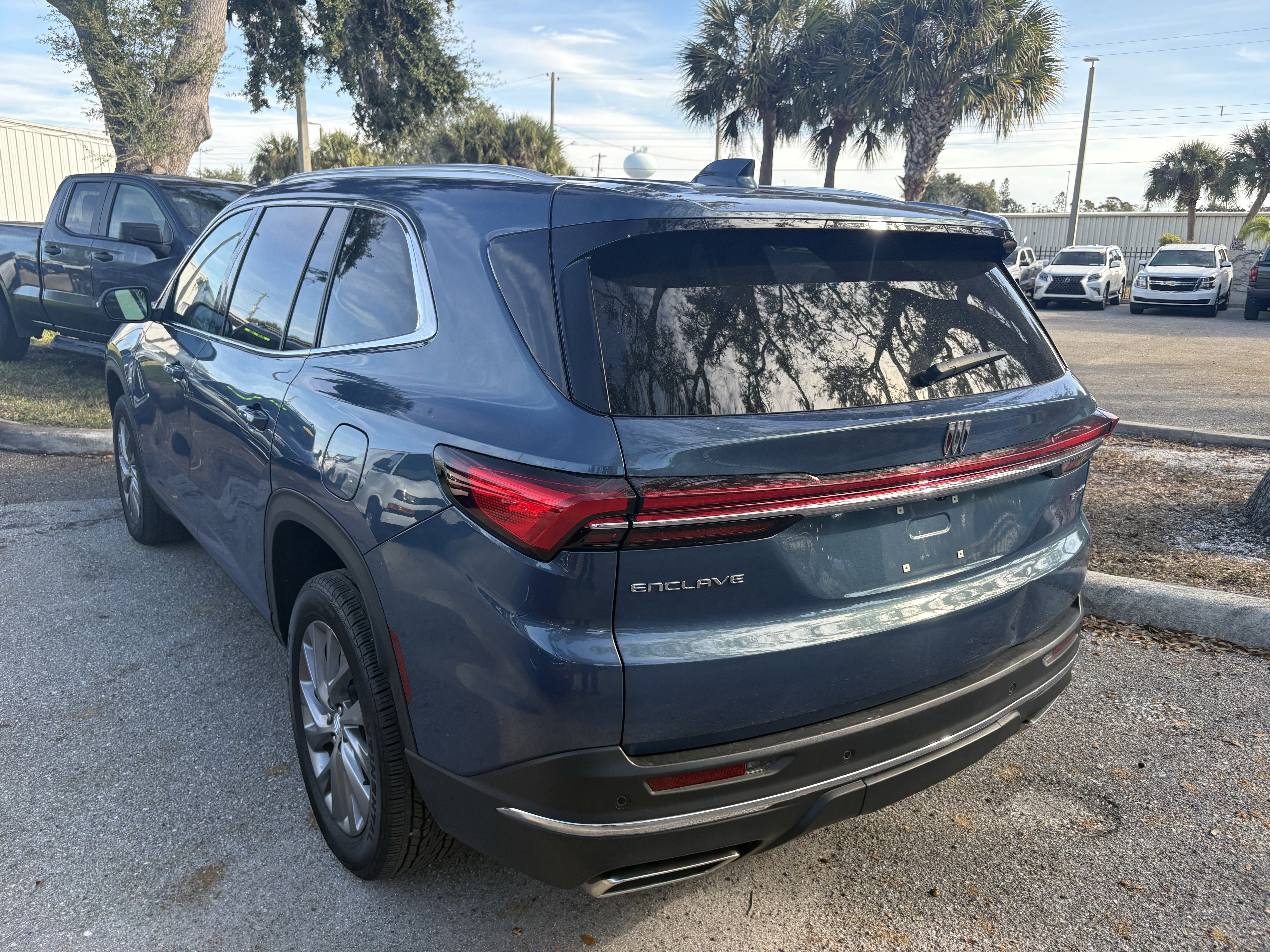 Used 2025 Buick Enclave Preferred image 5