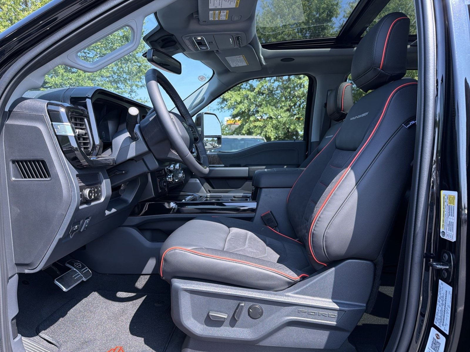 New 2026 Ford F250 Lariat w/ Black Appearance Package AWD/4WD image 25
