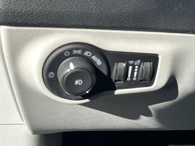 Used 2021 Jeep Compass Latitude image 21