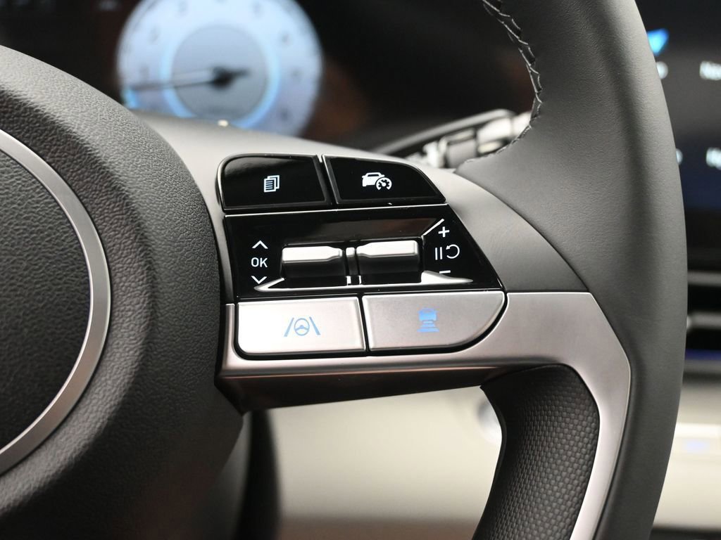 New 2025 Hyundai Elantra Limited image 13