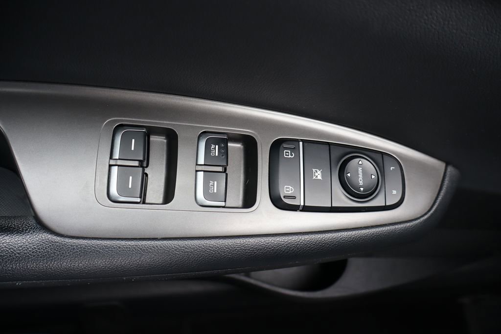 Used 2019 Kia Optima S image 21