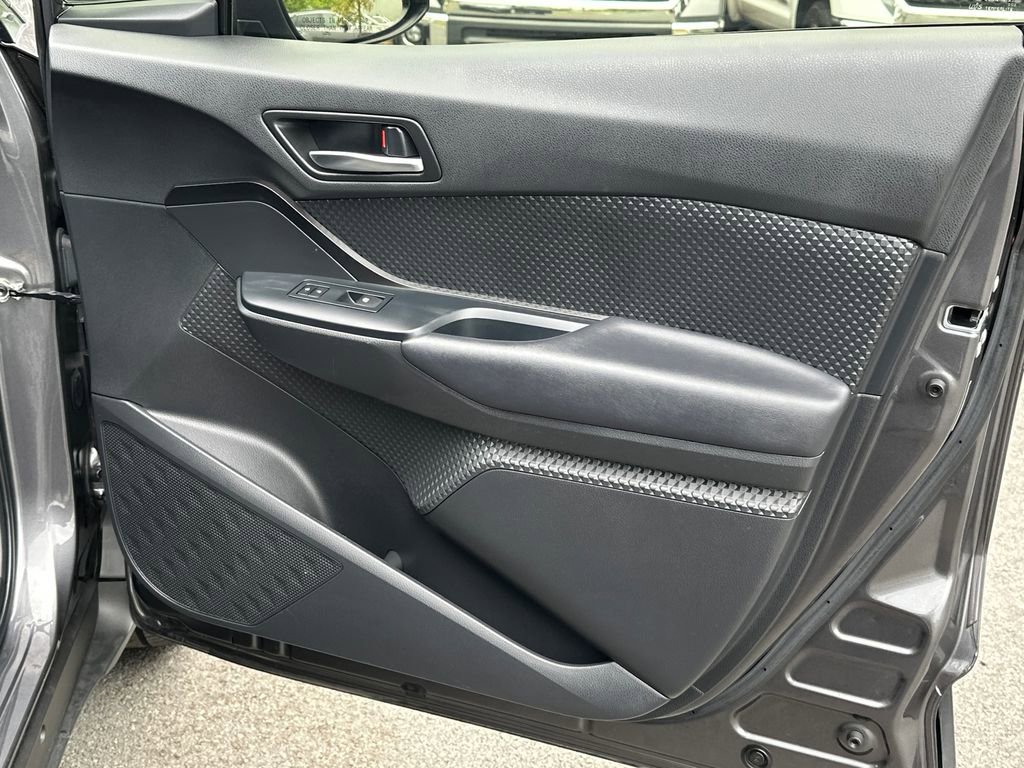 Used 2019 Toyota C-HR LE FWD image 13