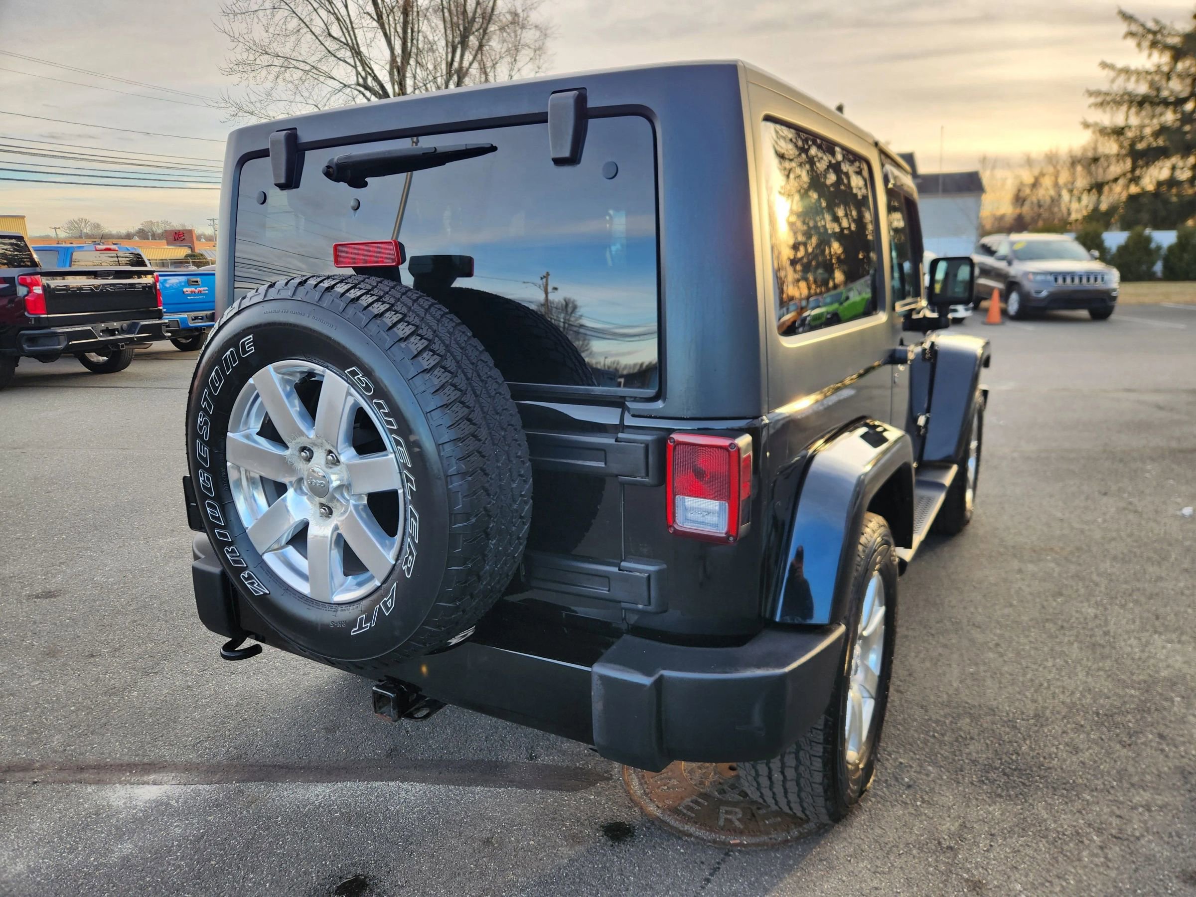 Used 2017 Jeep Wrangler Sahara image 12