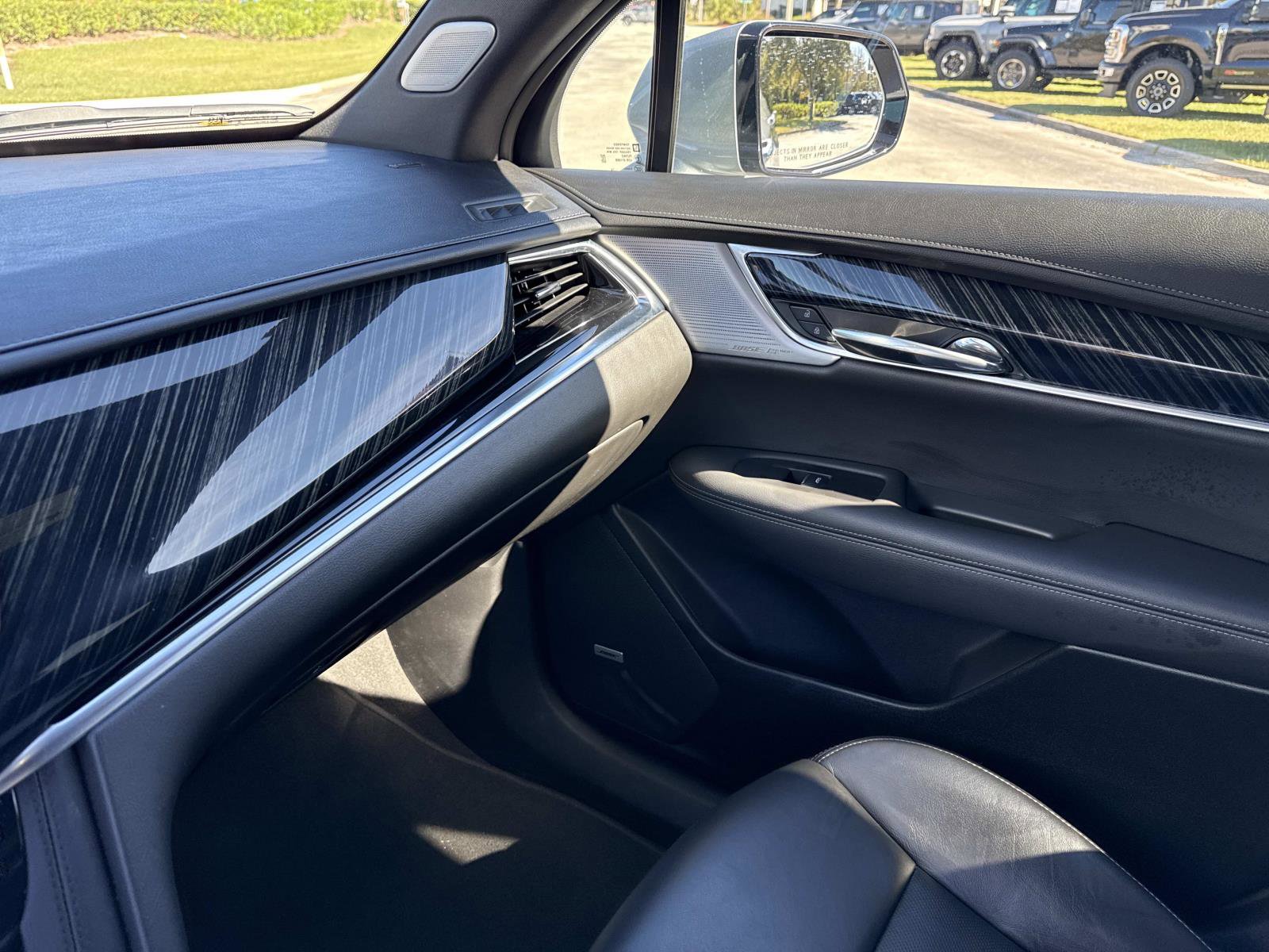 Used 2025 Cadillac XT6 Premium Luxury image 25