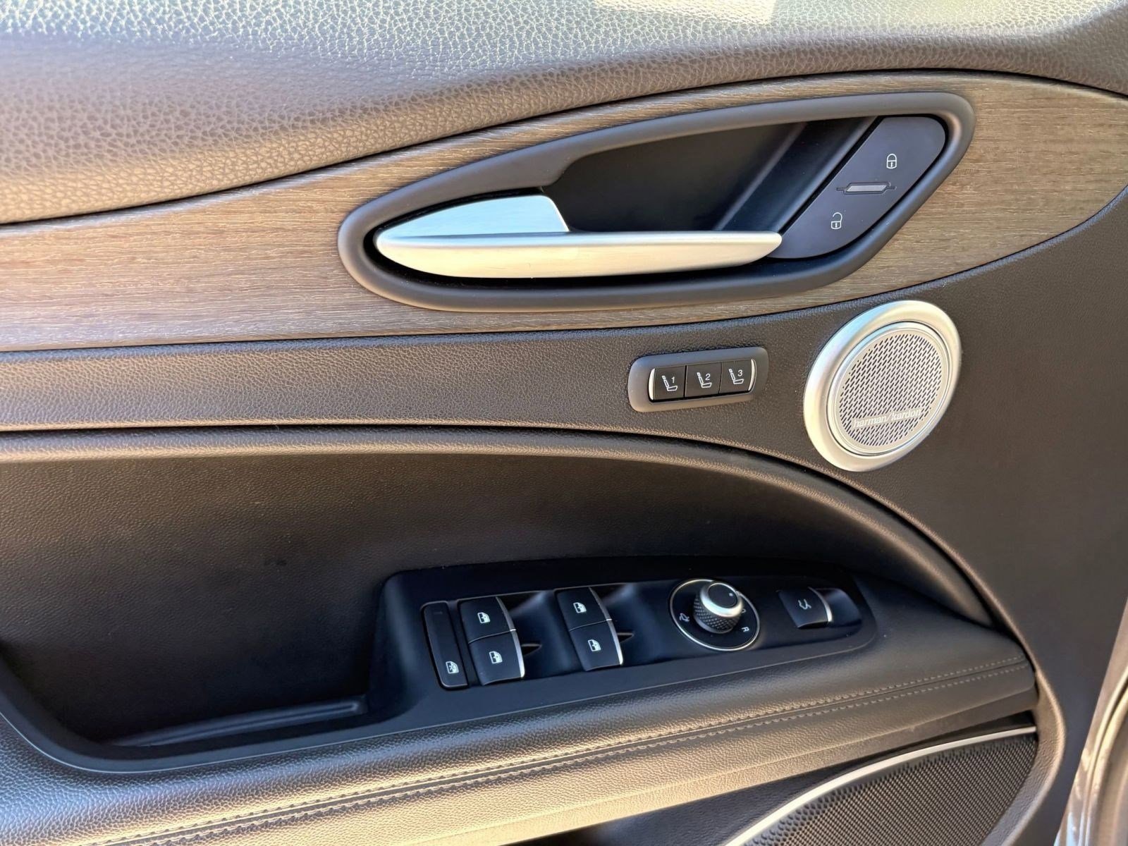 Used 2019 Alfa Romeo Stelvio Ti image 13