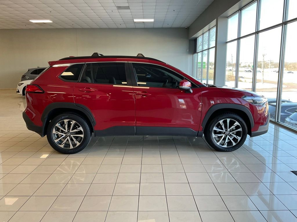 Used 2024 Toyota Corolla Cross XLE image 7