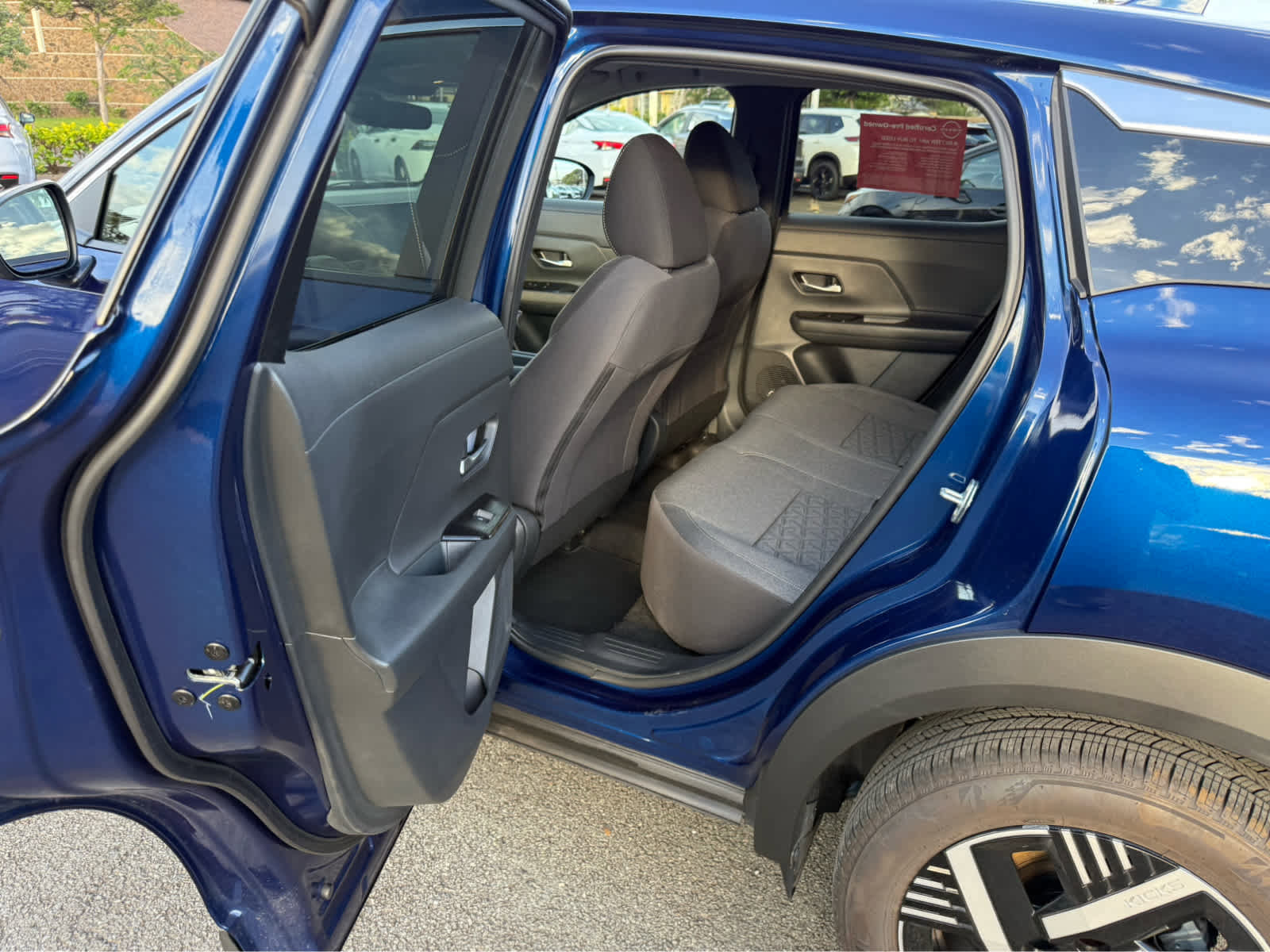 Used 2025 Nissan Kicks SV image 9