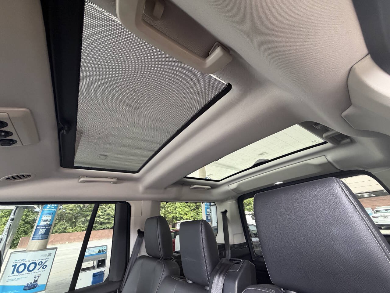 Used 2015 Land Rover LR4 HSE AWD/4WD image 18