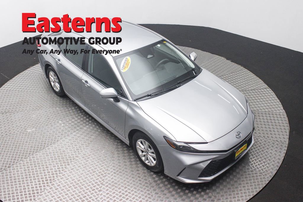 Used 2025 Toyota Camry LE image 3