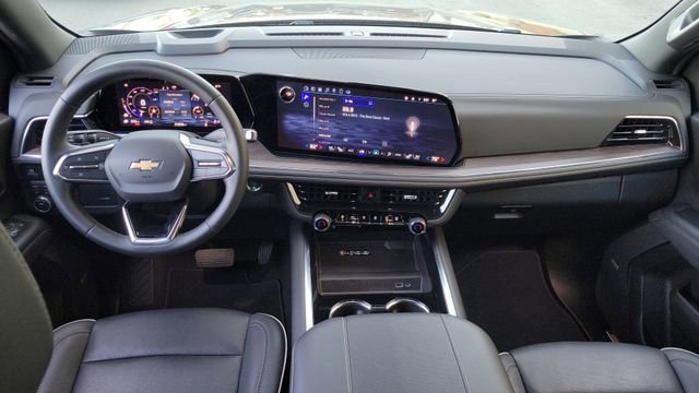 Used 2025 Chevrolet Suburban Premier image 13