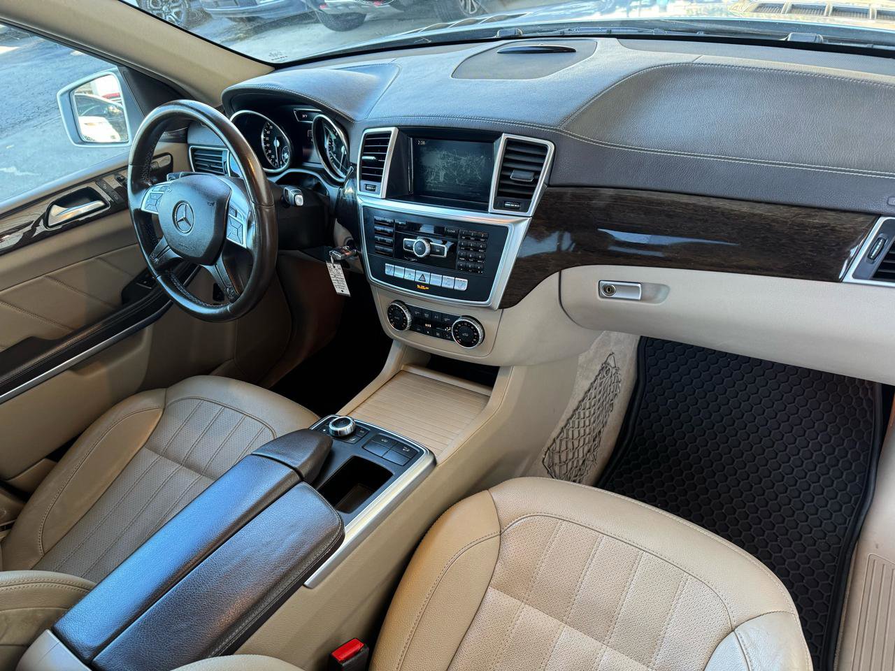 Used 2014 Mercedes-Benz GL 450 4MATIC image 21