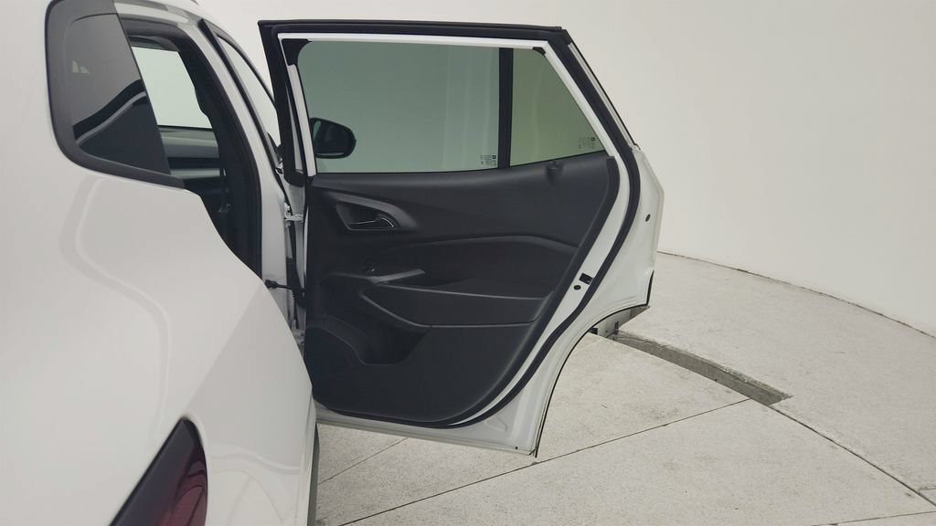 Certified 2025 Chevrolet Trax LT FWD image 26