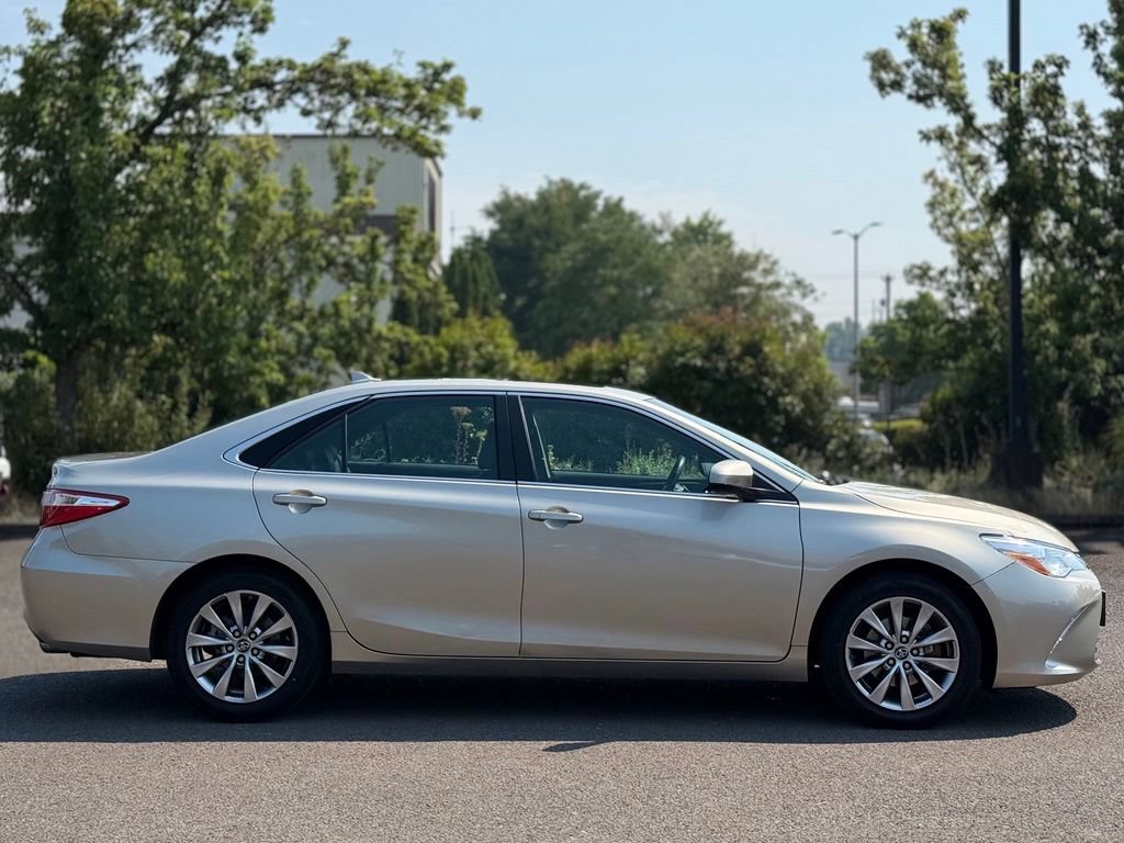 Used 2016 Toyota Camry XLE w/ Moonroof Package FWD image 6