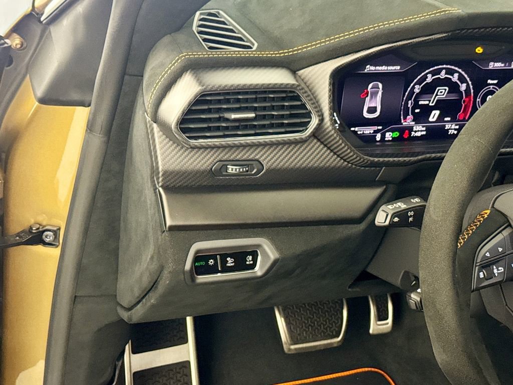 Used 2024 Lamborghini Urus Performante image 10