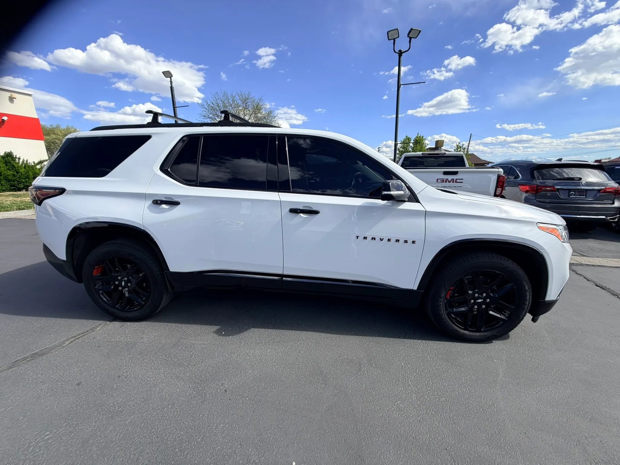 Used 2021 Chevrolet Traverse Premier w/ Redline Edition AWD/4WD image 2