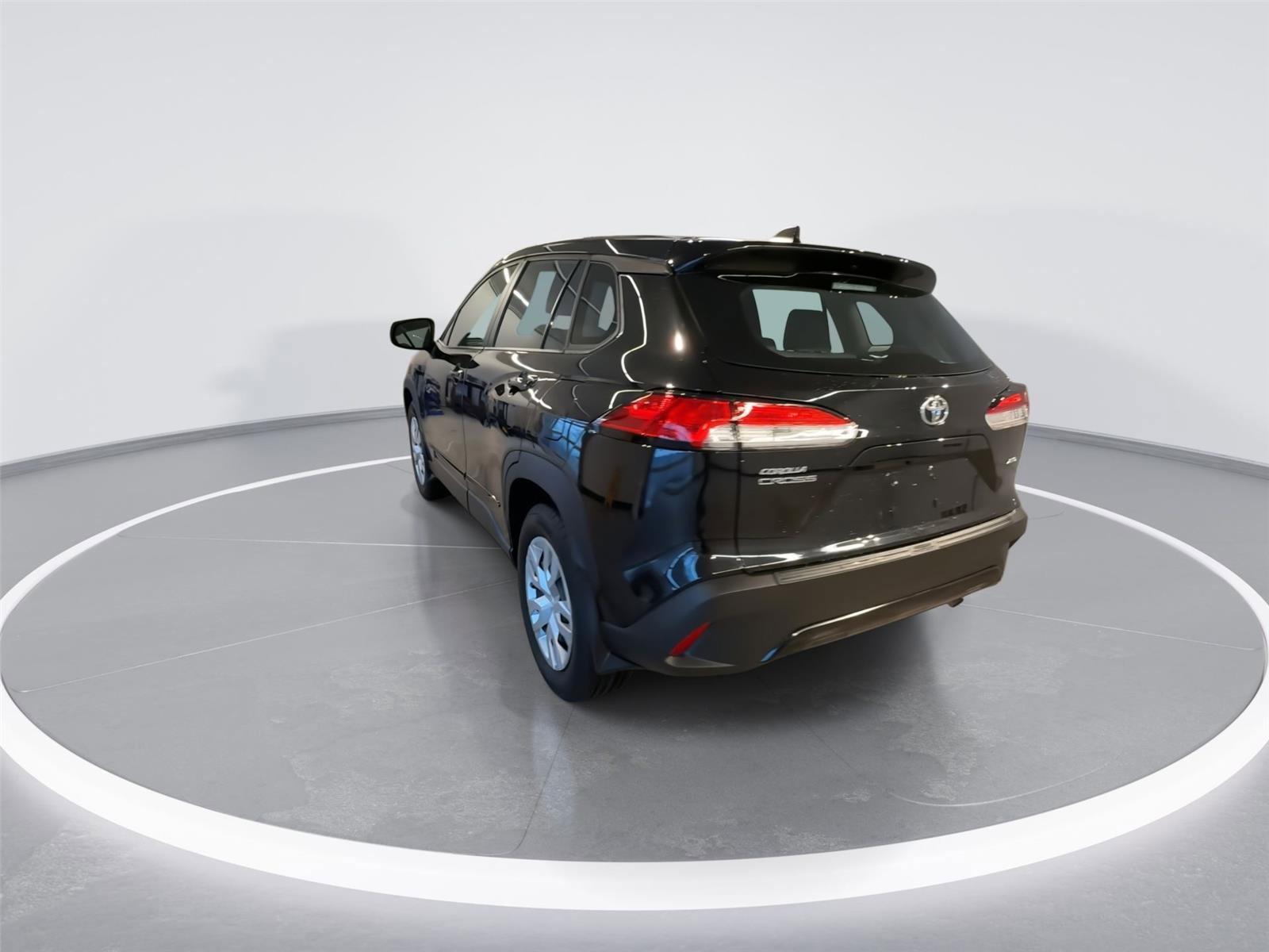 Used 2023 Toyota Corolla Cross L image 6