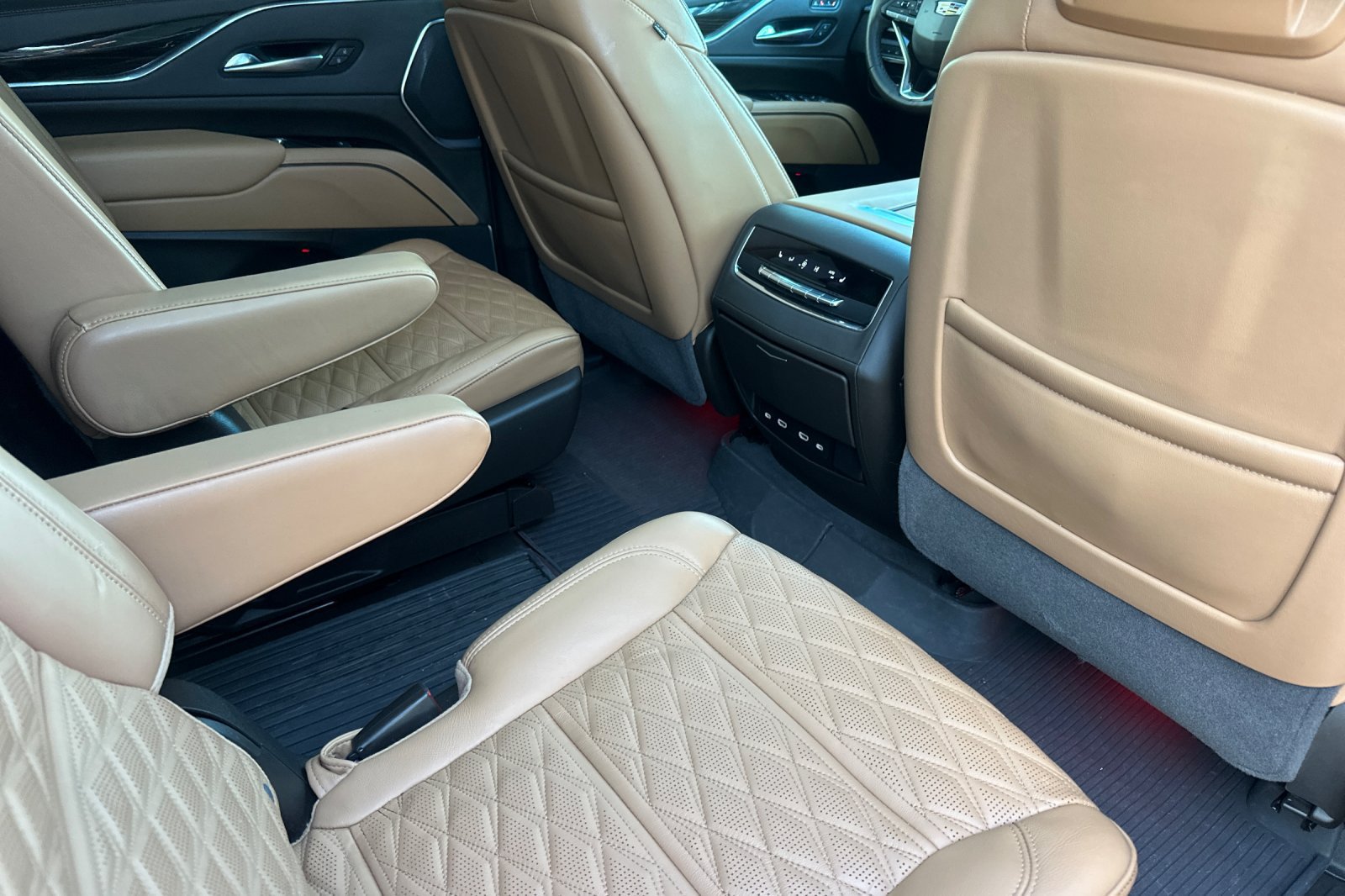 Certified 2023 Cadillac Escalade ESV Sport w/ LPO, ONYX Package AWD/4WD image 18