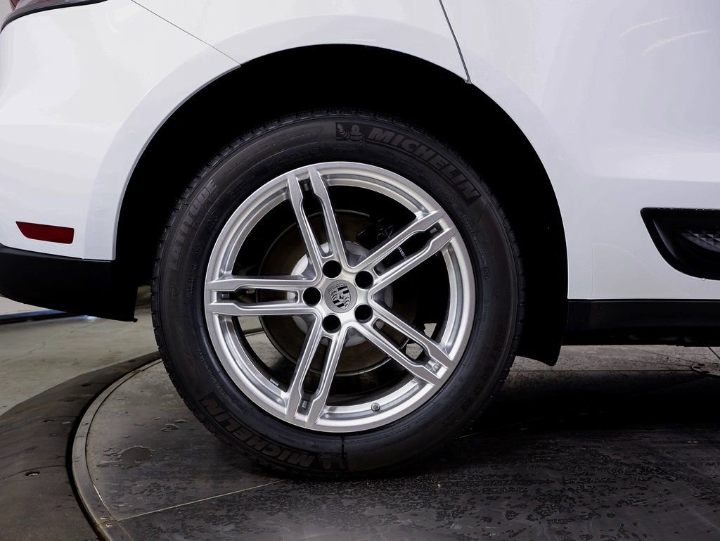Certified 2025 Porsche Macan image 22
