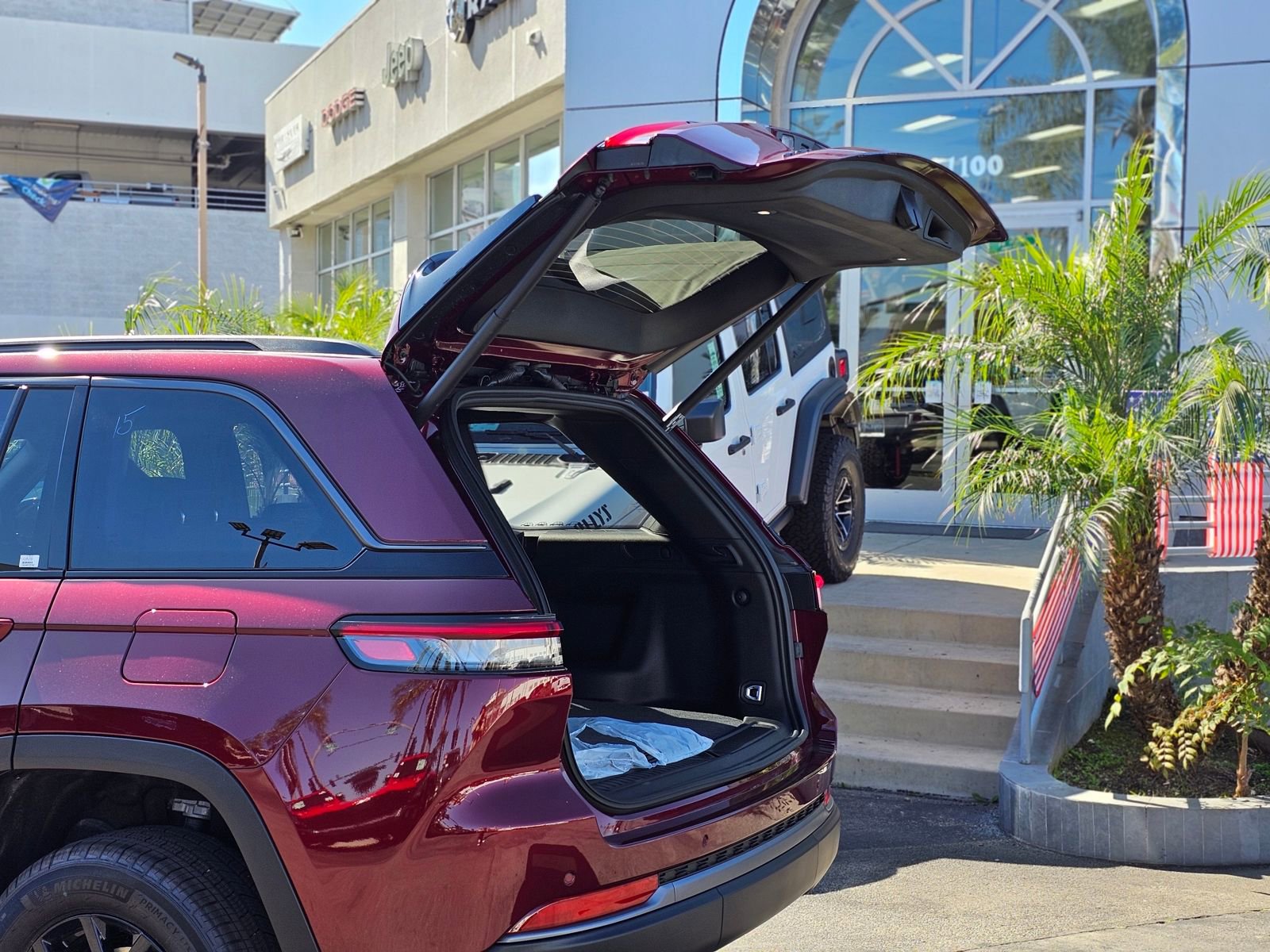 New 2026 Jeep Grand Cherokee Altitude image 8