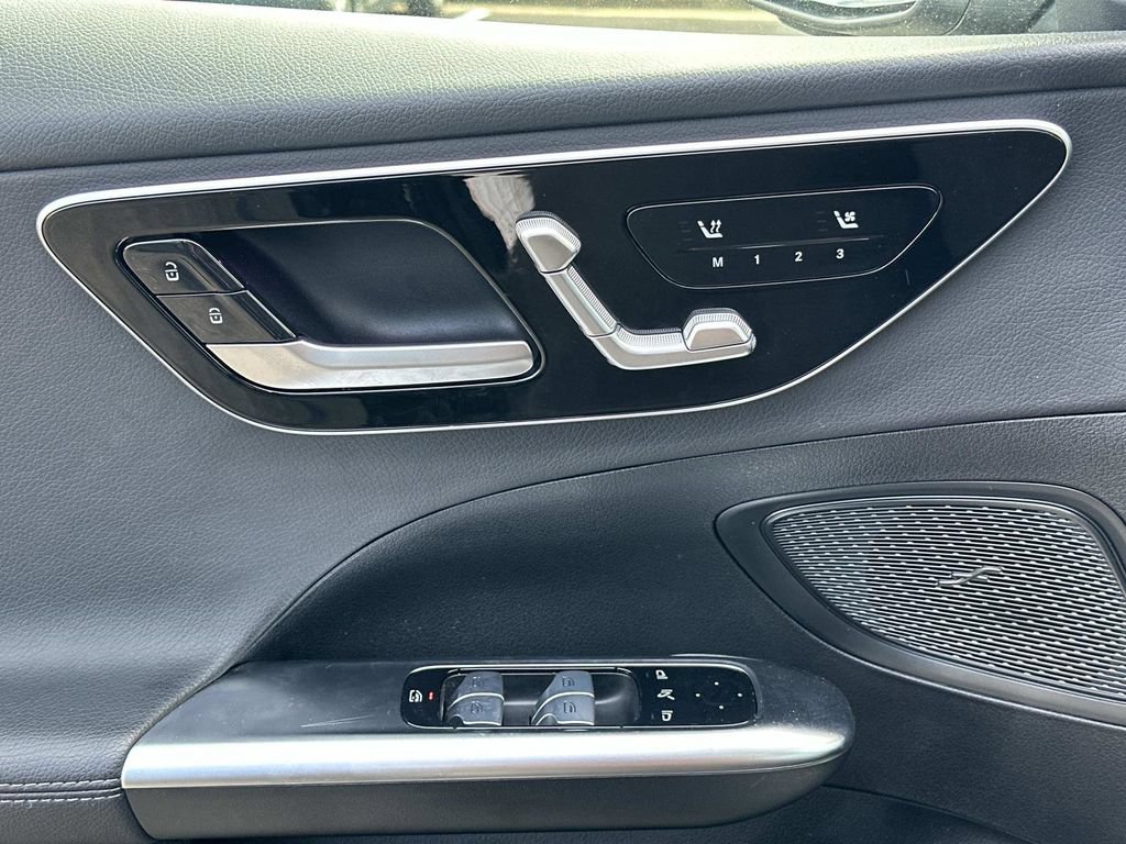 Used 2025 Mercedes-Benz C 300 4MATIC Sedan image 23