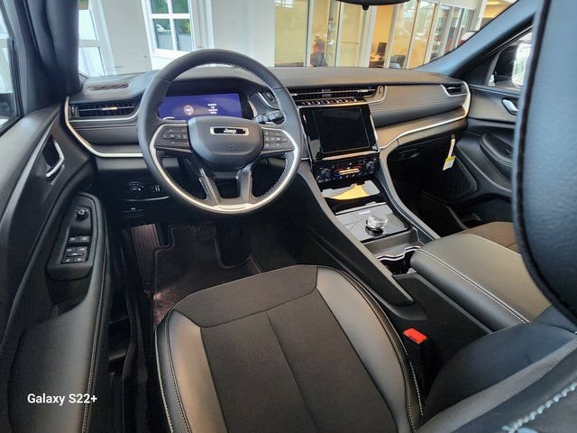 New 2024 Jeep Grand Cherokee L Altitude AWD/4WD image 11