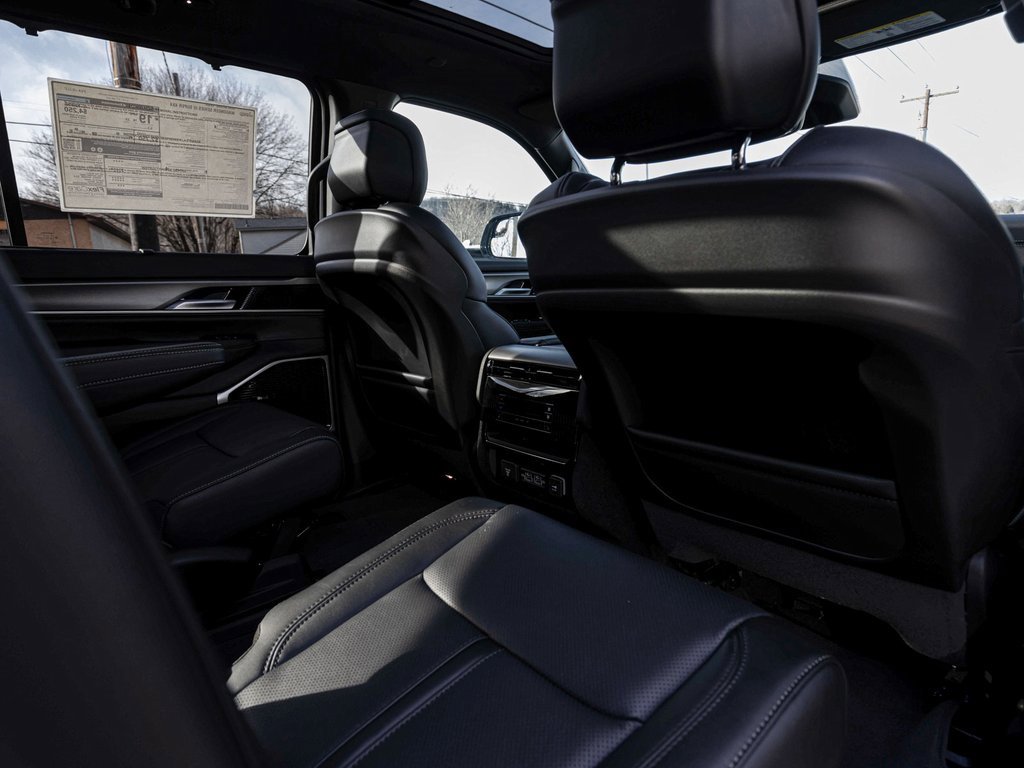 New 2025 Jeep Wagoneer Series III image 31