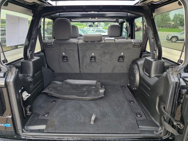 Used 2023 Jeep Wrangler Unlimited w/ Sun & Screen Package AWD/4WD image 11