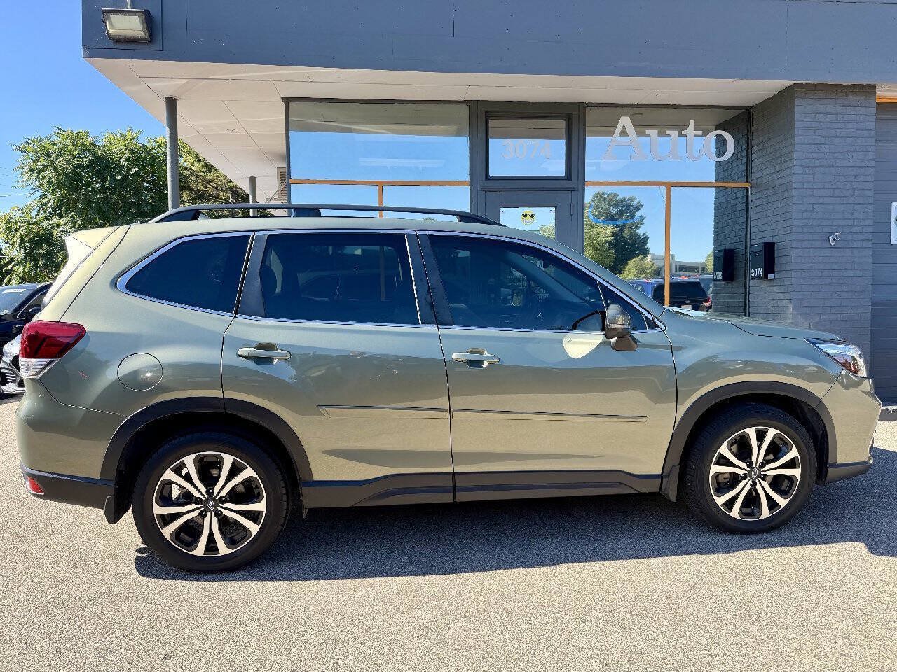 Used 2021 Subaru Forester Limited AWD/4WD image 2