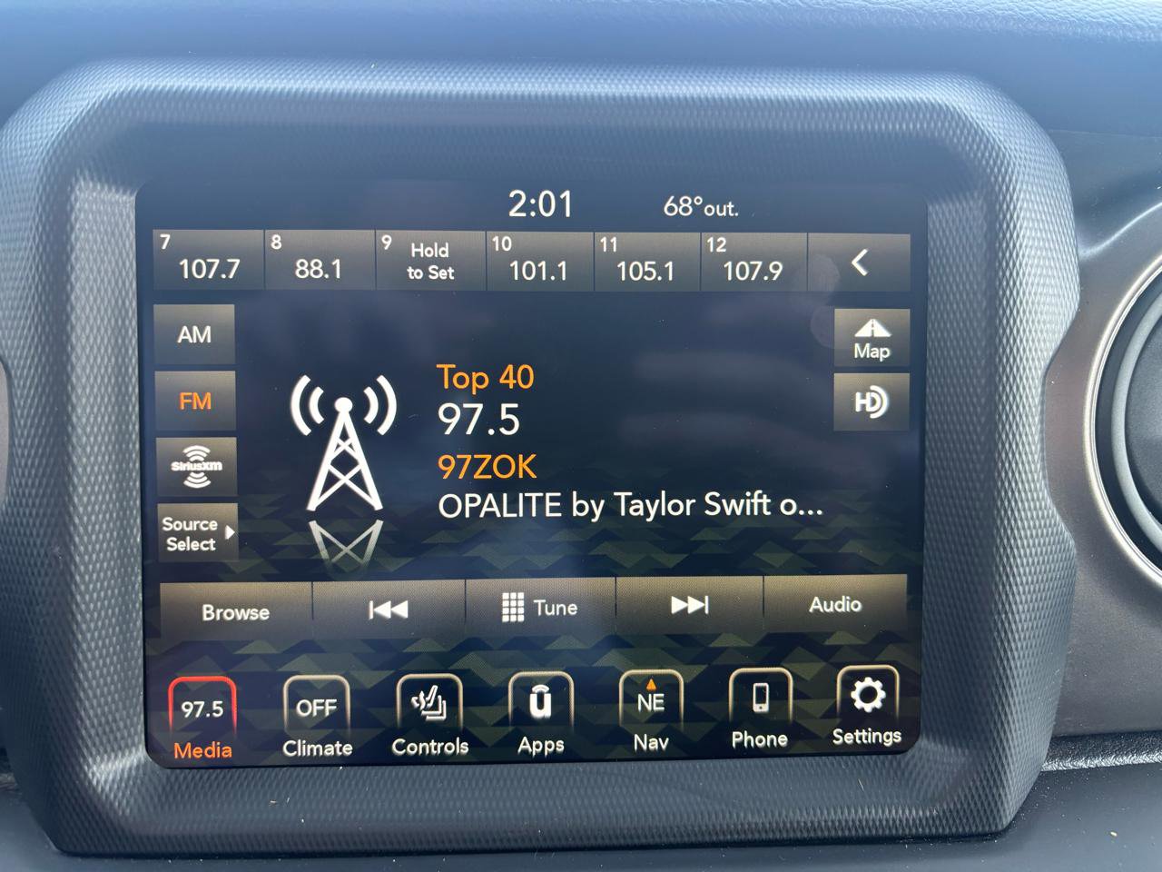 Used 2022 Jeep Wrangler Sport image 21