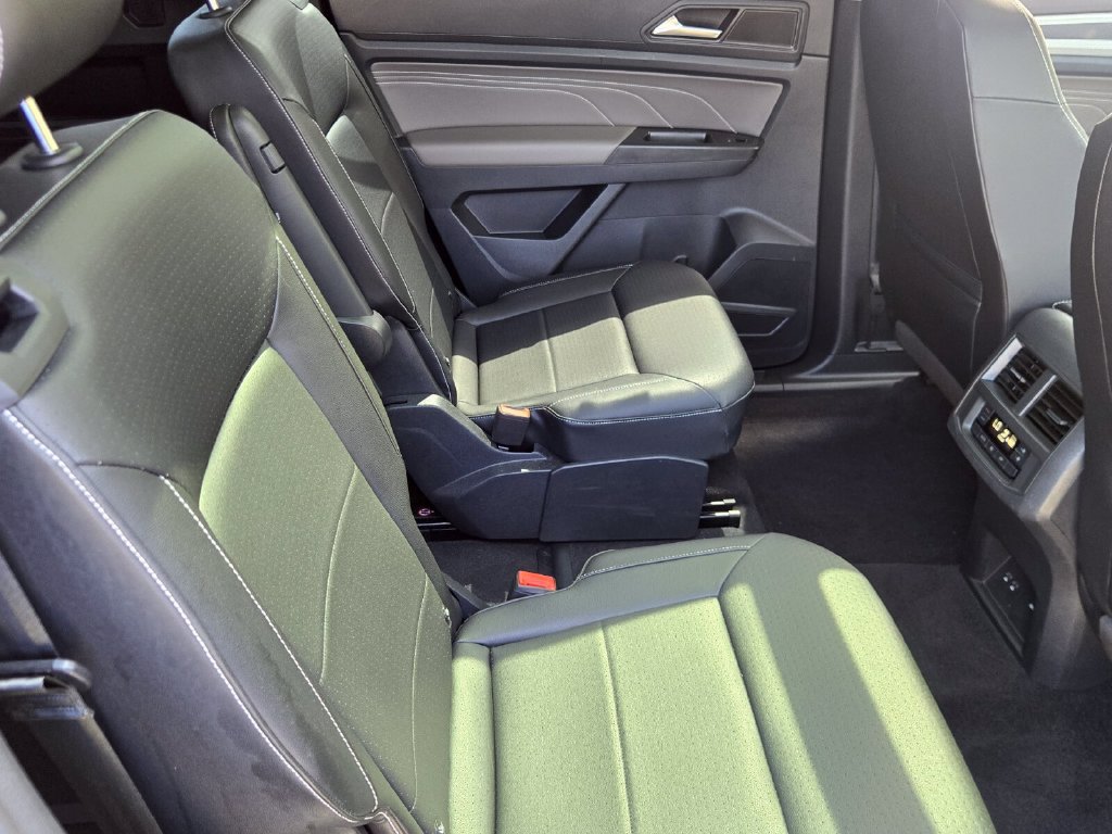 Used 2021 Volkswagen Atlas SE w/ Panoramic Sunroof Package FWD image 17