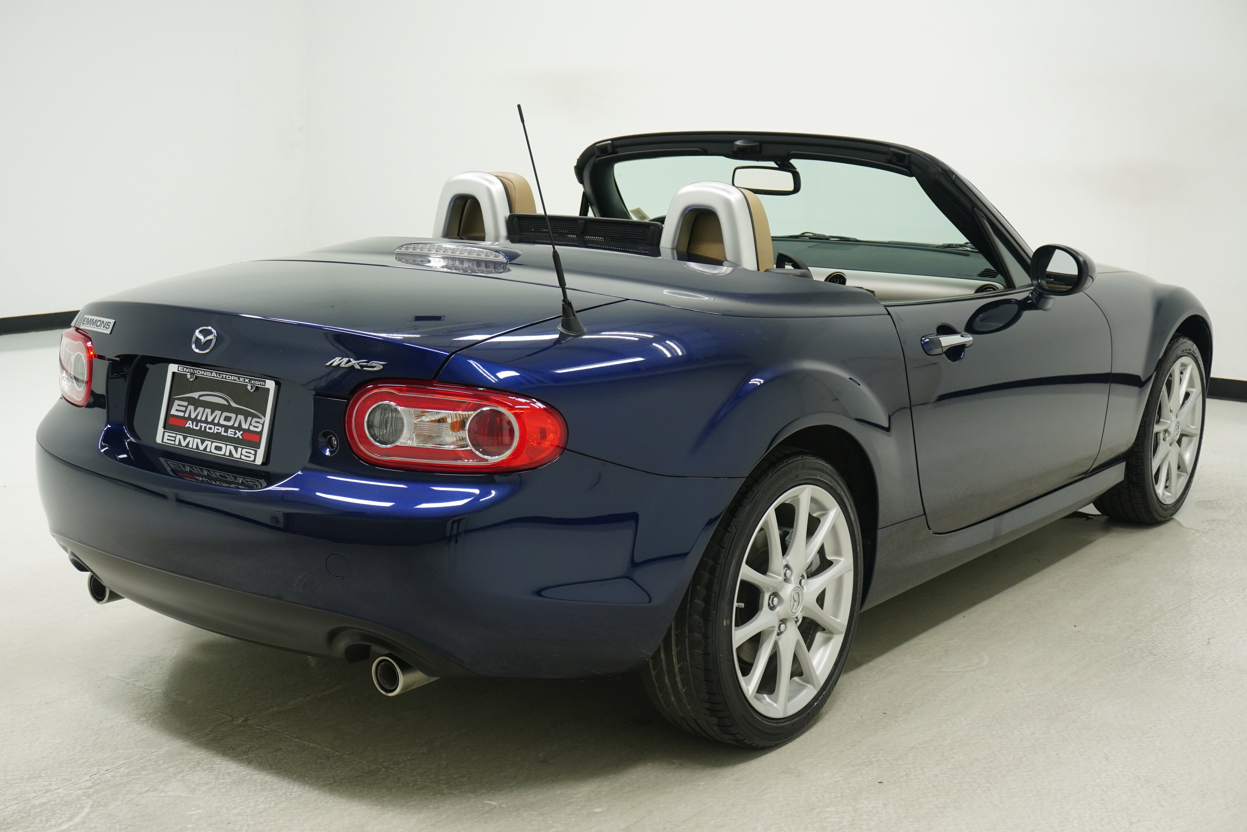 Used 2011 MAZDA MX-5 Miata Grand Touring RWD image 9