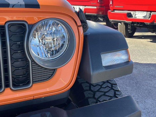 Used 2025 Jeep Wrangler Sport AWD/4WD image 9