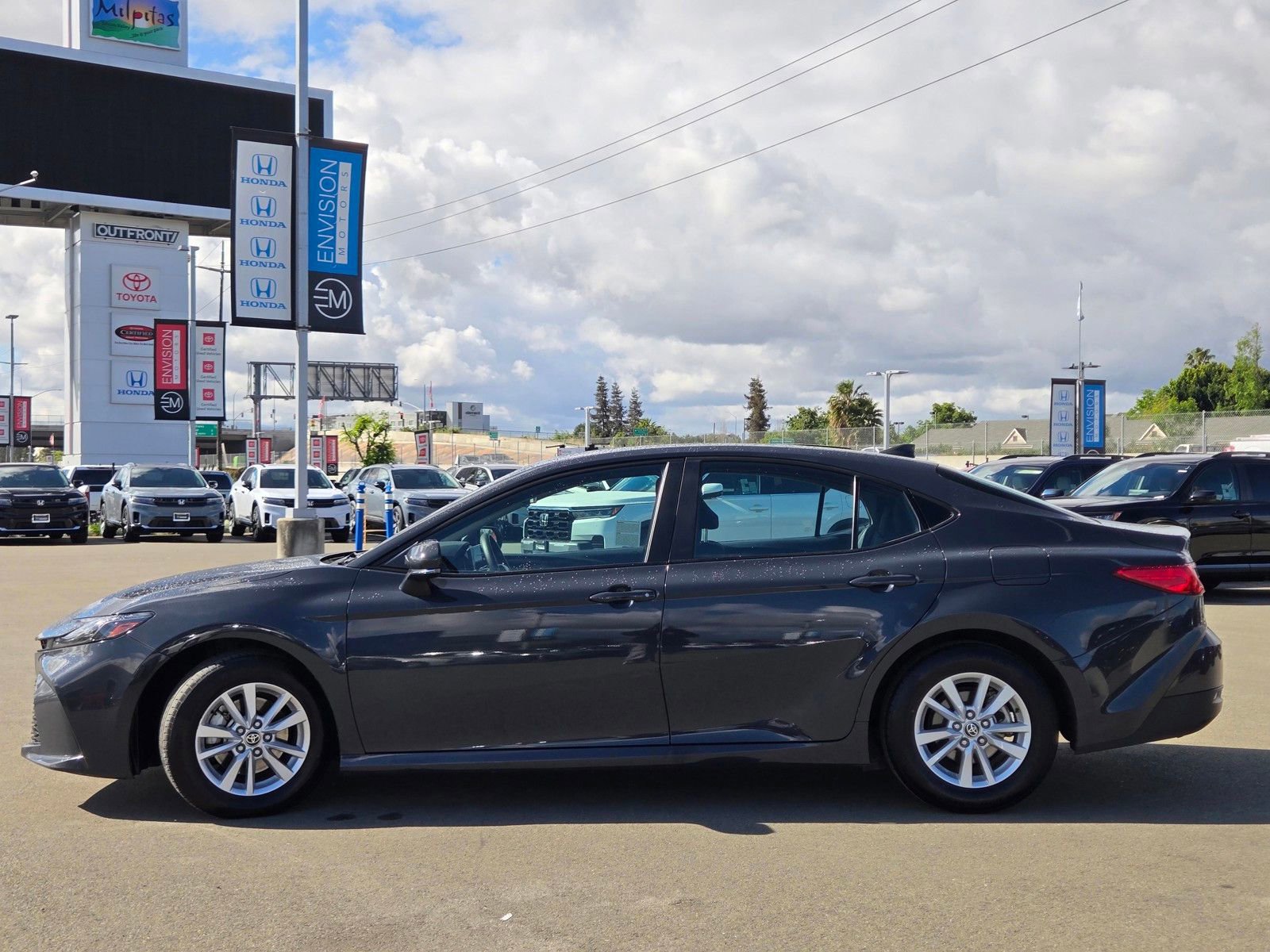 Used 2025 Toyota Camry LE image 5