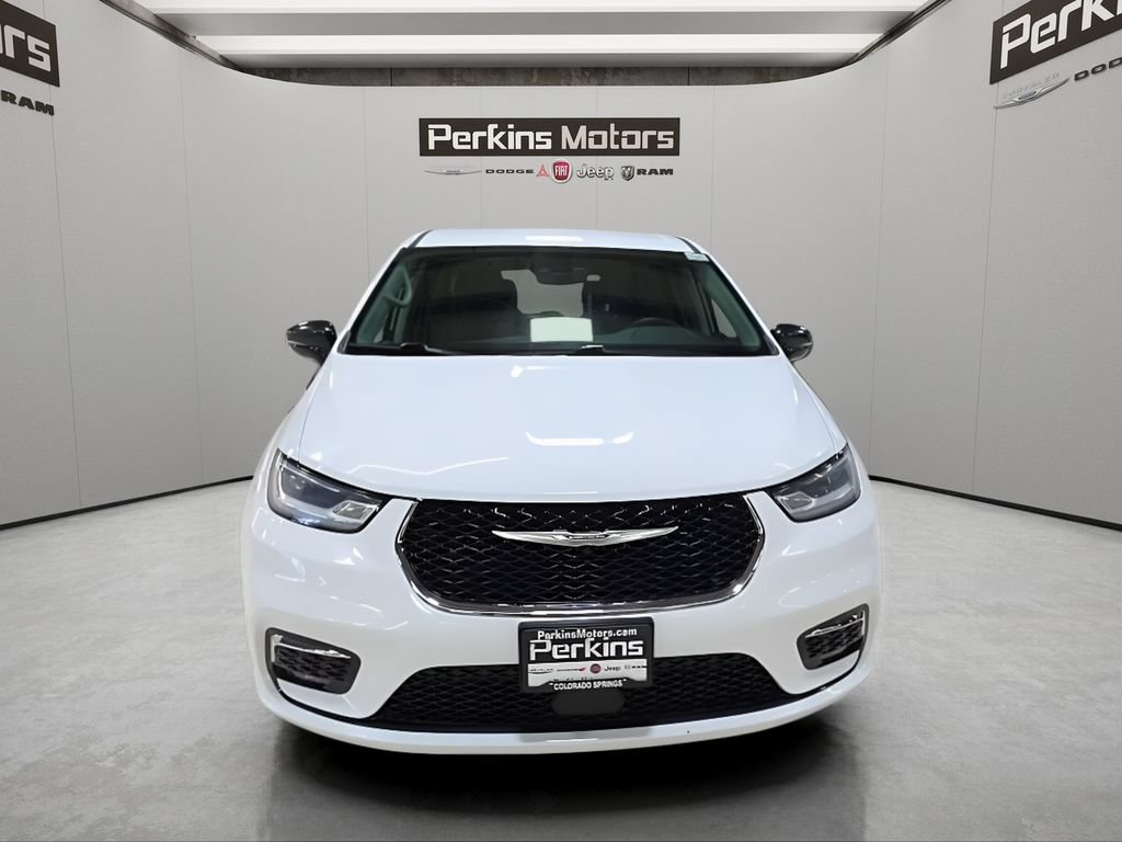 Used 2024 Chrysler Pacifica Limited FWD image 9