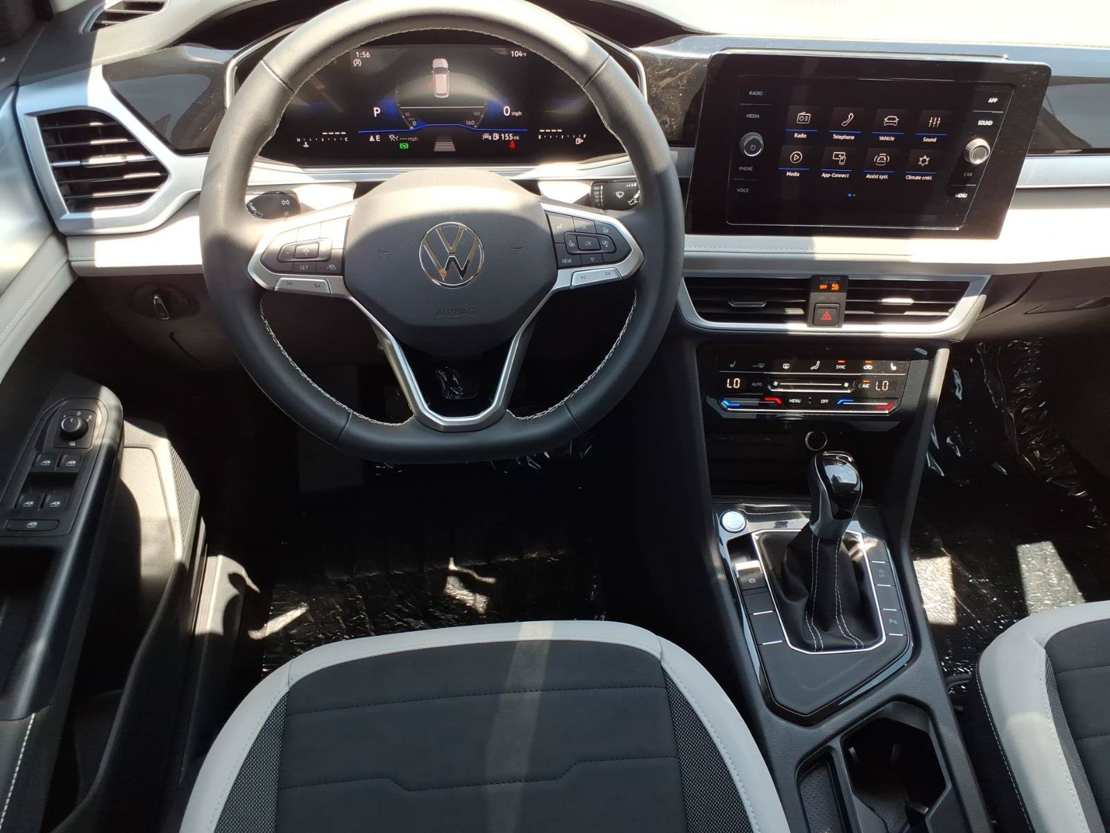 New 2026 Volkswagen Taos SE FWD image 17