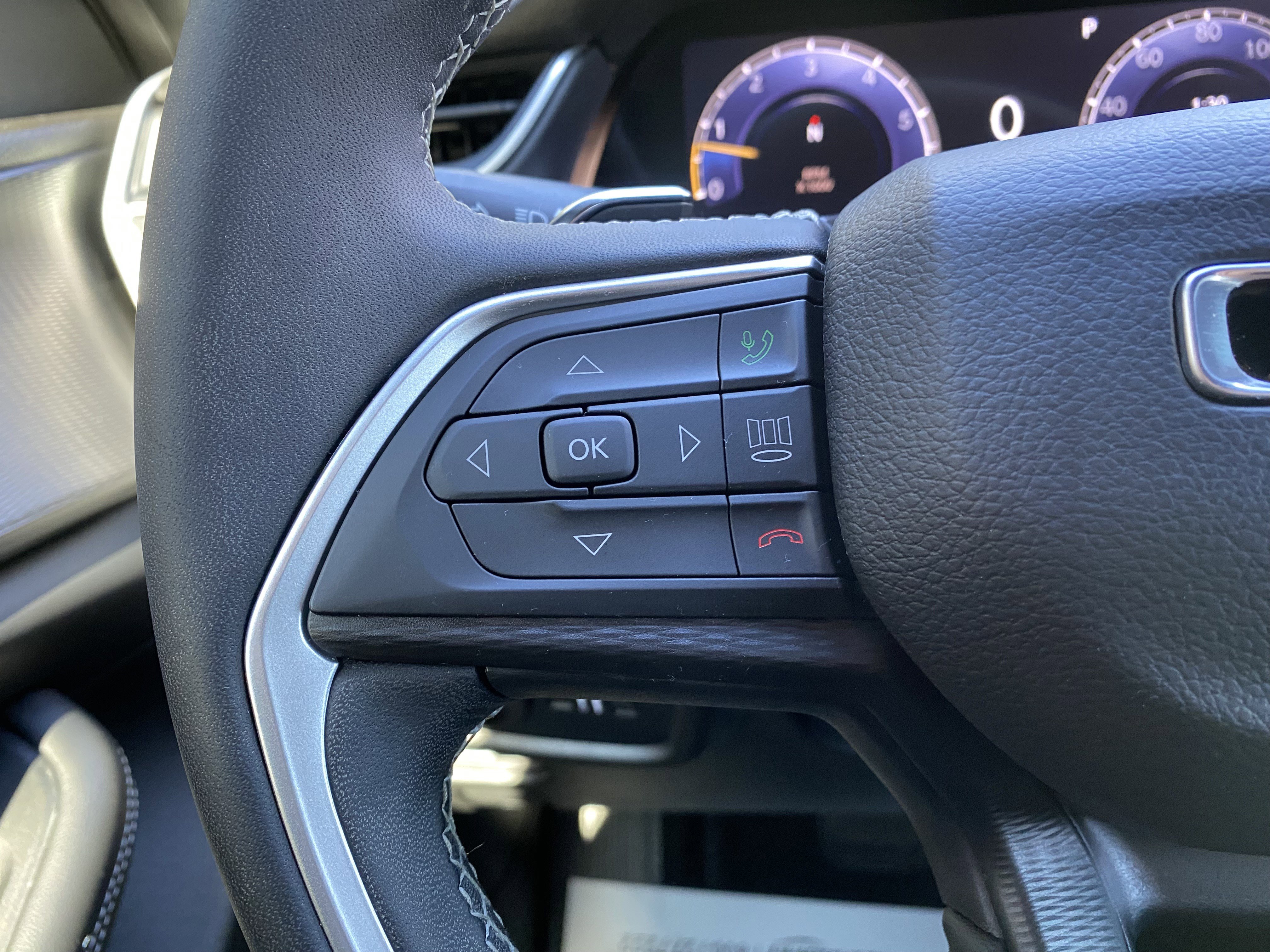 Used 2025 Jeep Grand Cherokee Laredo X image 19