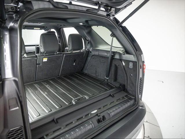 New 2025 Land Rover Discovery S image 32