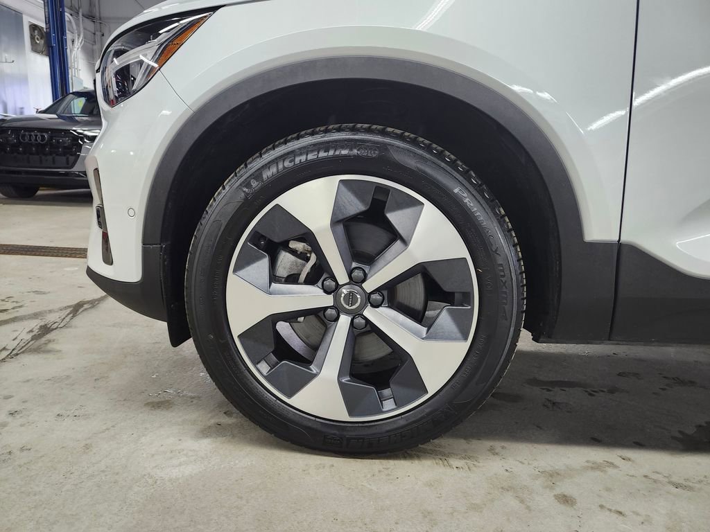 Used 2023 Volvo XC40 B5 Plus w/ Driver Assist Package image 15