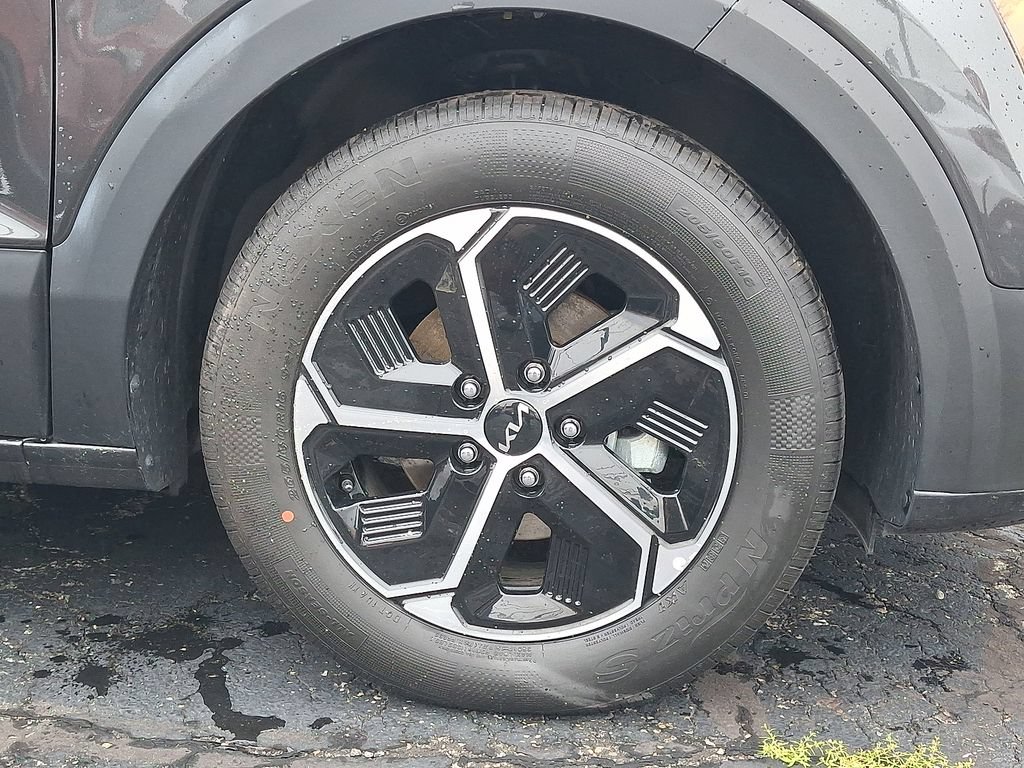 Certified 2023 Kia Niro LX FWD image 18