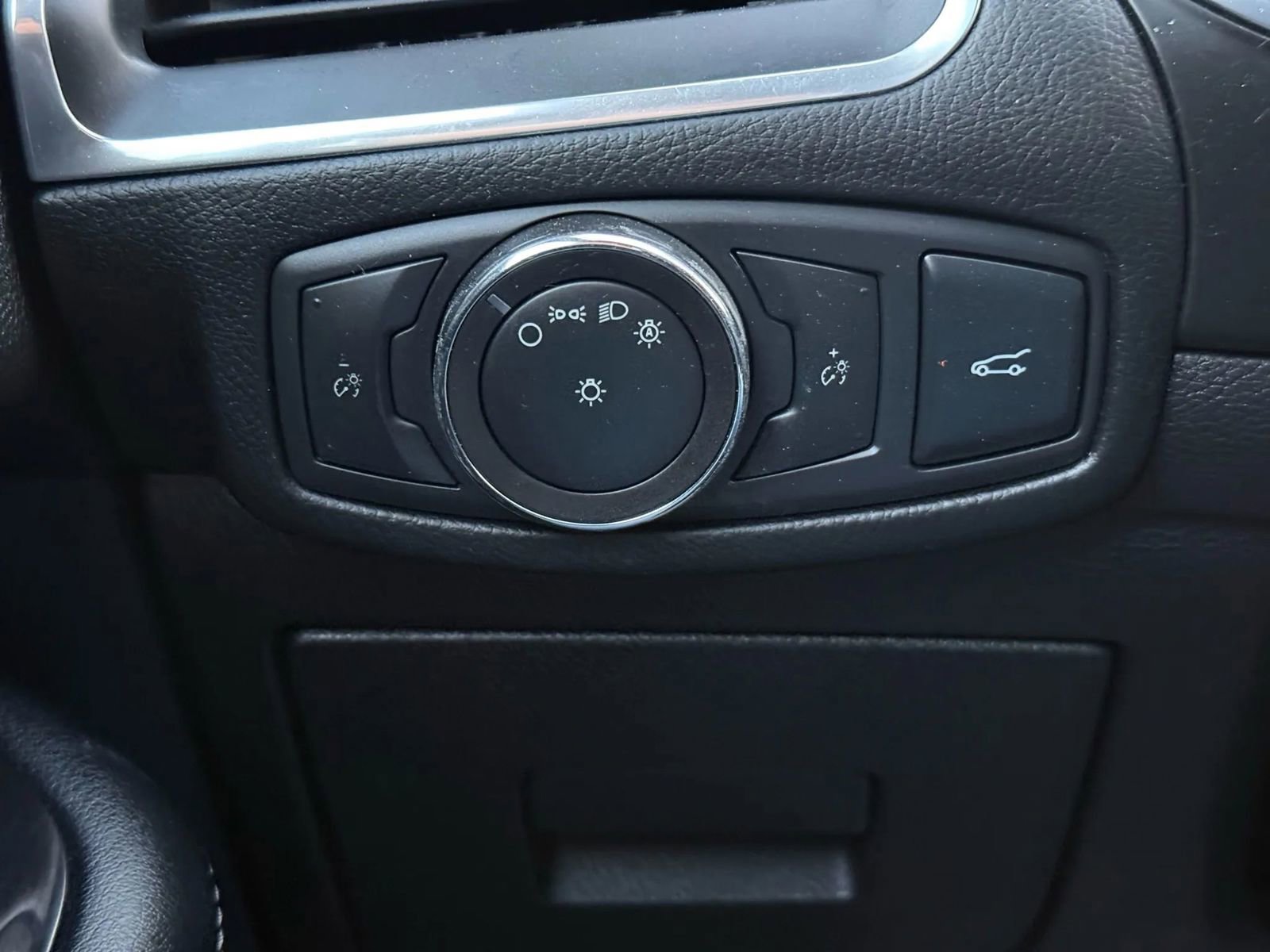 Used 2015 Ford Edge Titanium image 24