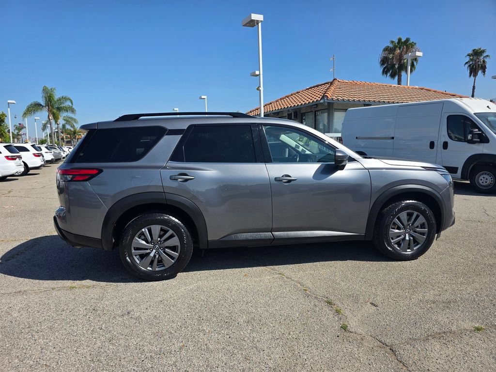 Used 2024 Nissan Pathfinder SV FWD image 4