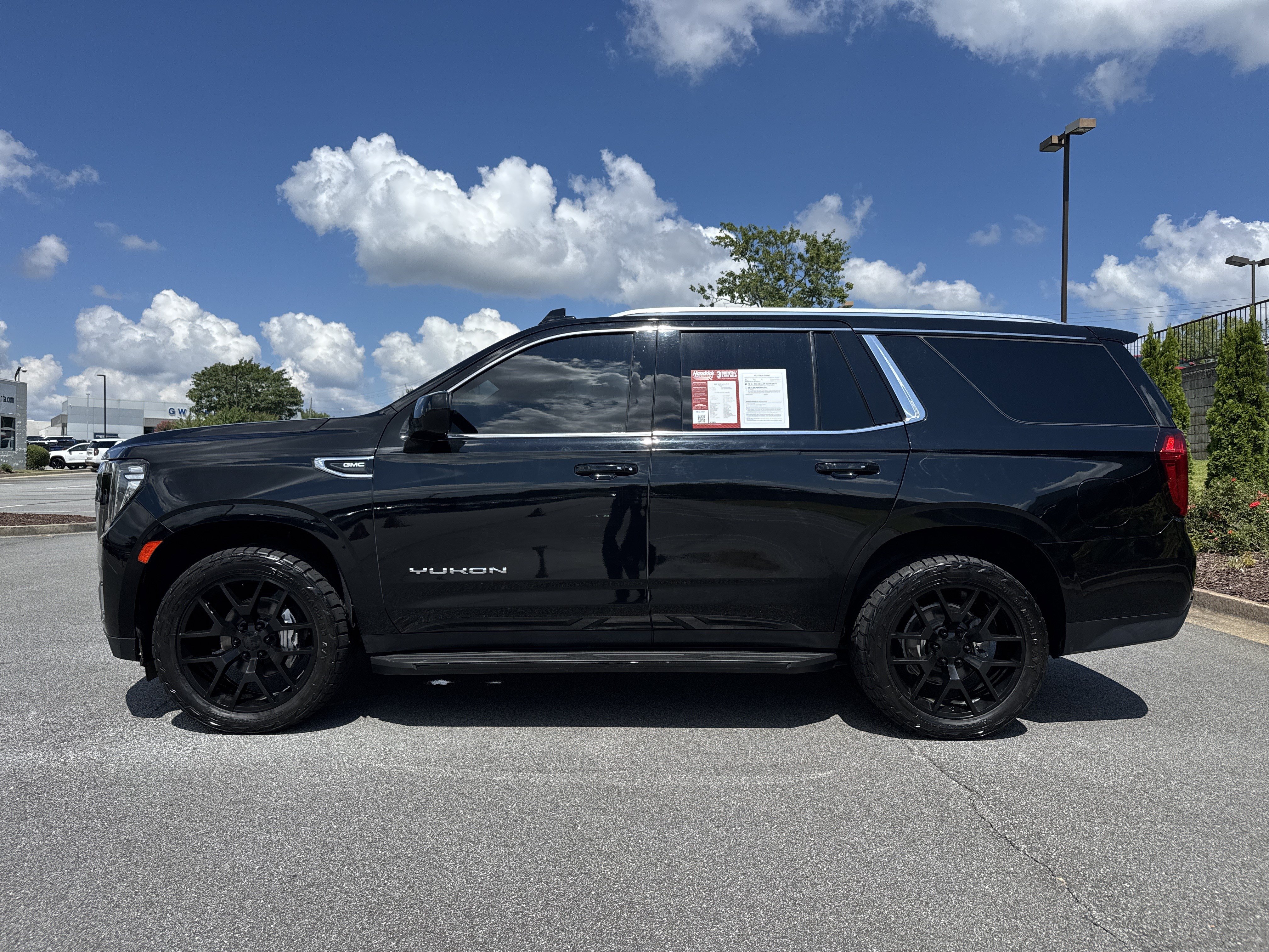 Used 2022 GMC Yukon SLE w/ Gmc Pro Safety Plus Package AWD/4WD image 7