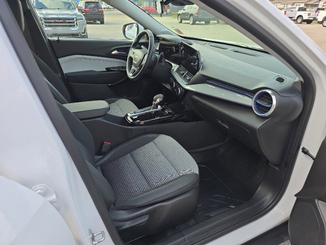 Used 2024 Chevrolet Trax LT w/ Driver Confidence Package image 39