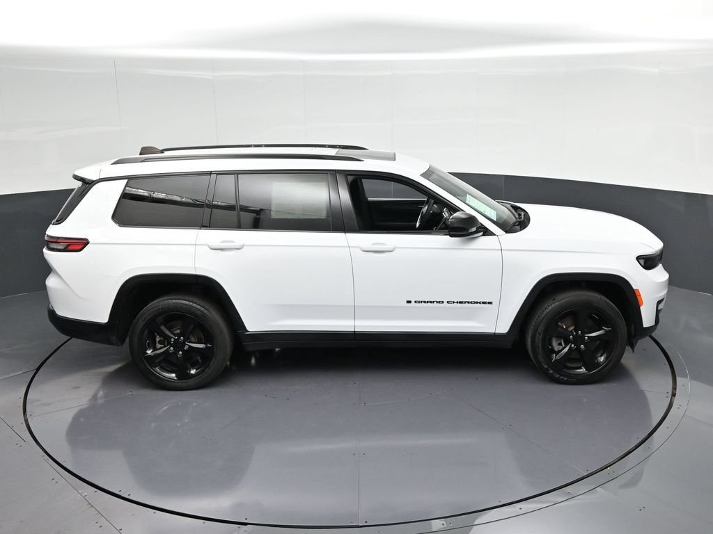 Used 2023 Jeep Grand Cherokee L Laredo RWD image 22